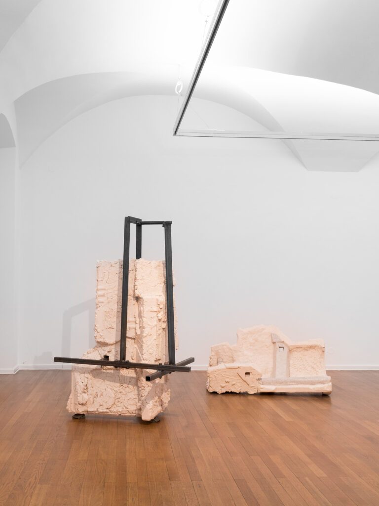 Keramikpreis-2025-Ausstellung-kunstraum-traklhaus-Maximilian-Bernhard-Foto-Rudolf-Strobl