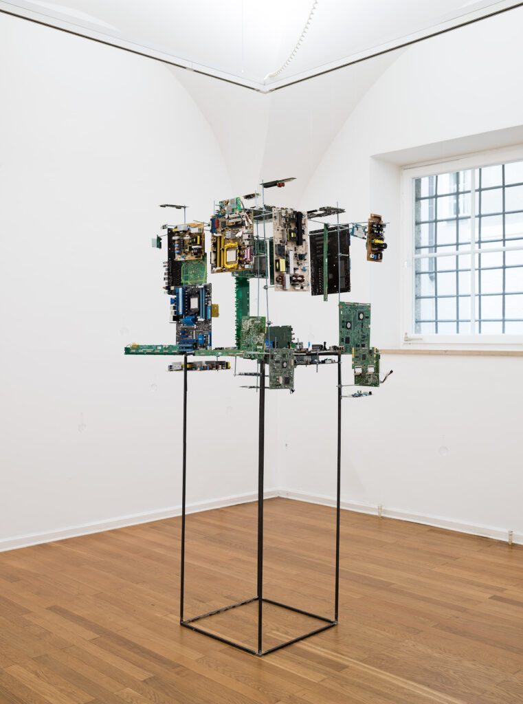 Ausstellungsansicht-Stoffstroeme-Linda-Kudla-Kunst-im-Traklhaus-2023-Foto-Rudolf-Strobl