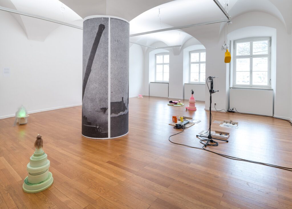 Kunst-im-Traklhaus-Ausstellung-Restrisiko-Isabell-Rauchenbichler-Peter-Schreiner-Benjamin-Lageder-Foto-Rudolf-Strobl