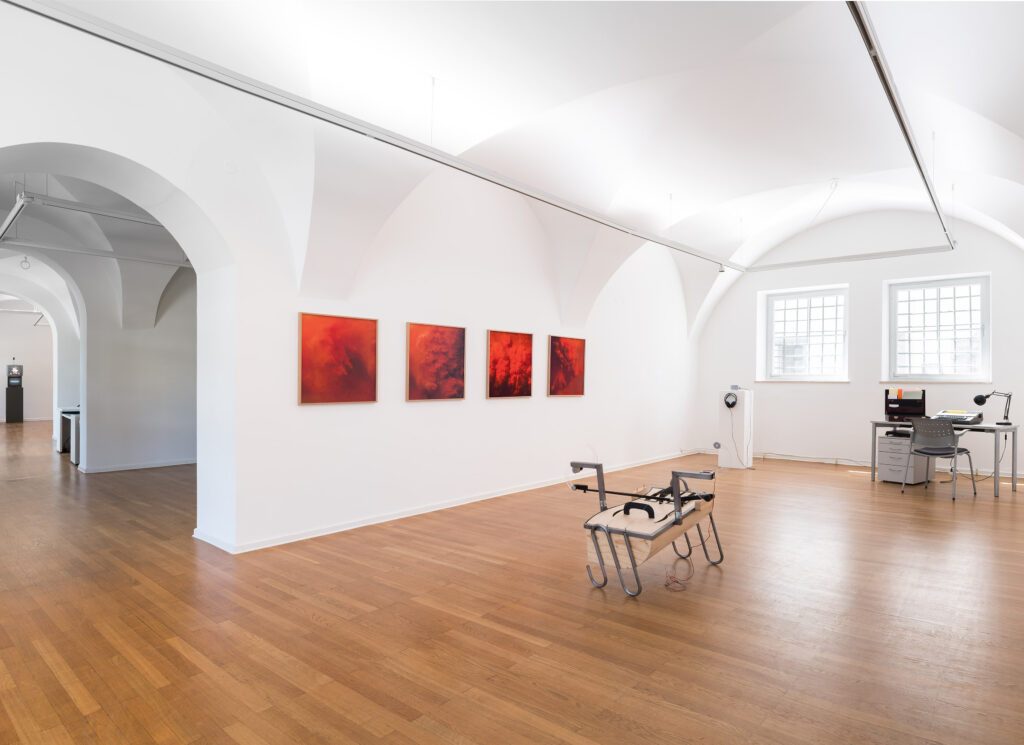 Kunst-im-Traklhaus-KI-und-die-Kunst-2024-Drenkwitz-Bjoern-Malou-van-der-Veld-u.-Teodoro-Rava-Georg-Hobmeier-u.-Juan-A.-Romero-Antoni-Rayzhekov-u.-Martin-Murer-Foto-Rudolf-Strobl-2