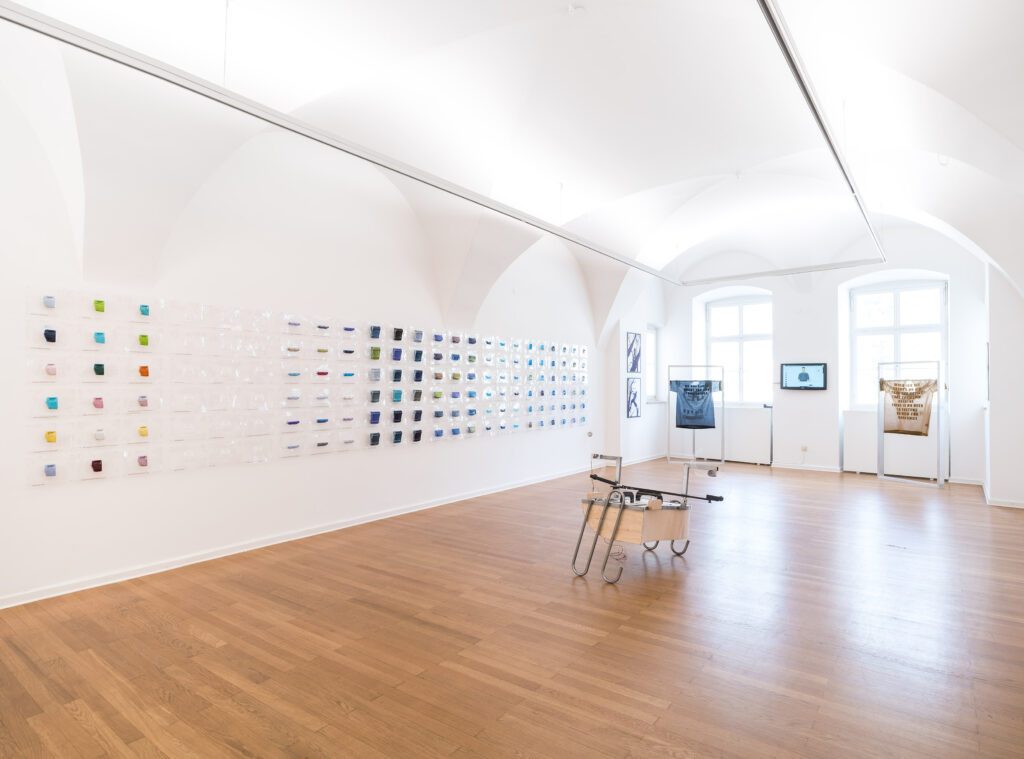 Kunst-im-Traklhaus-KI-und-die-Kunst-2024-Lauraine-Mak-Malou-van-der-Veld-u.-Teodoro-Rava-Flora-Miranda-Foto-Rudolf-Strobl