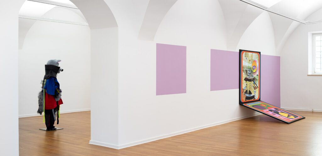 Ausstellungsansicht-Ad-Minoliti-70-Jahre-Sommerakademie-Kunst-im-Traklhaus-2023-Foto-Rudolf-Strobl-2