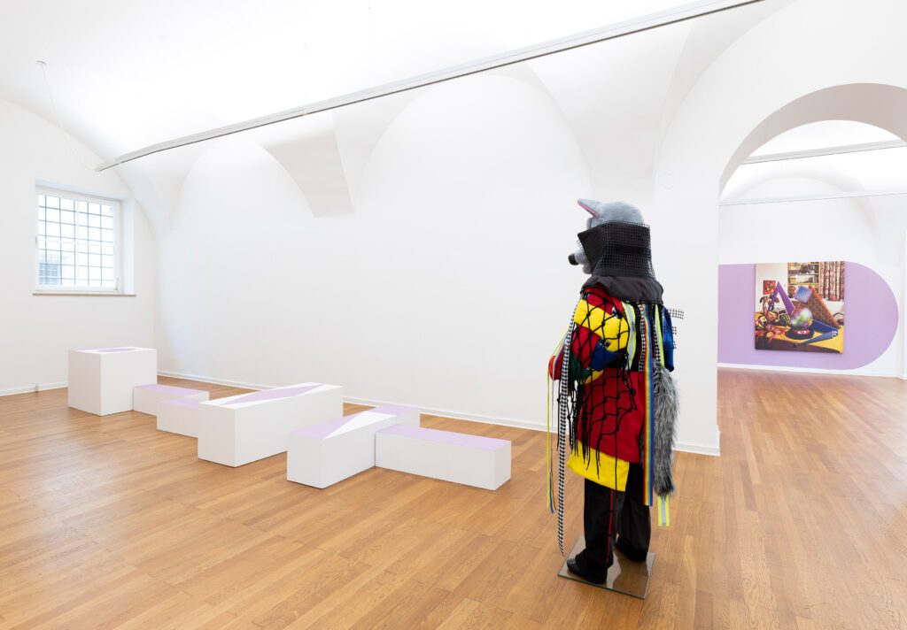 Ausstellungsansicht-Ad-Minoliti-70-Jahre-Sommerakademie-Kunst-im-Traklhaus-2023-Foto-Rudolf-Strobl-23