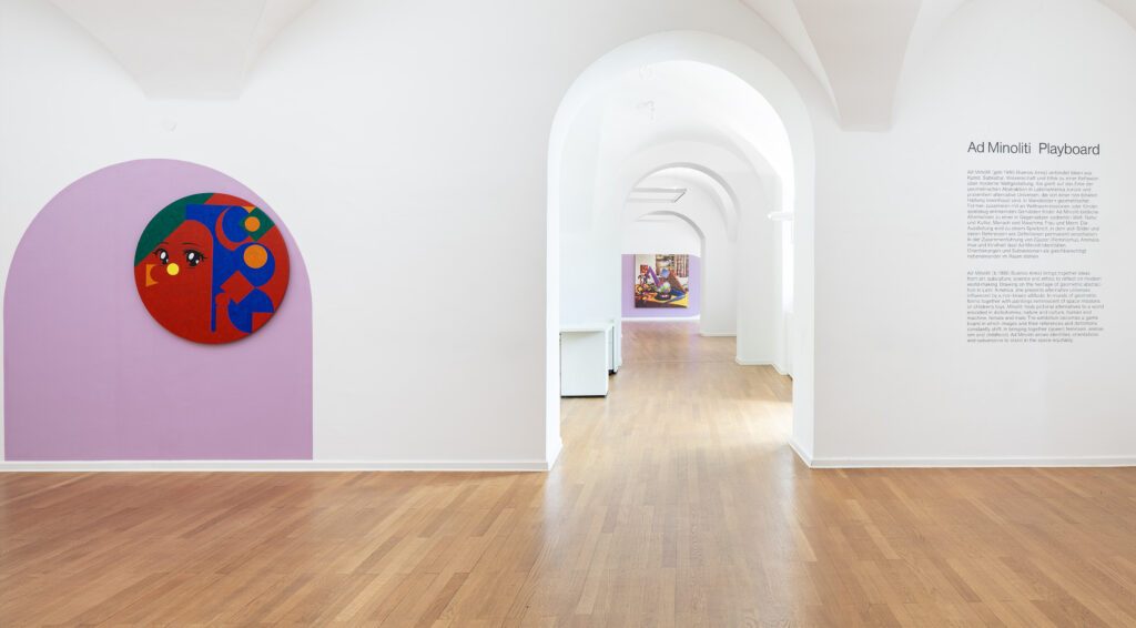 Ausstellungsansicht-Ad-Minoliti-70-Jahre-Sommerakademie-Kunst-im-Traklhaus-2023-Foto-Rudolf-Strobl-9