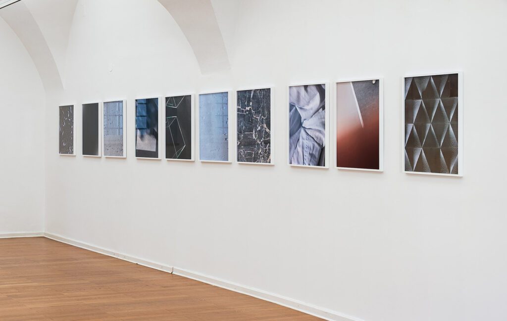 Ausstellungsansicht-Traklhaus-gr.-Kunstpreis-Sigrid-Kurz-Foto-Rudolf-Strobl-1
