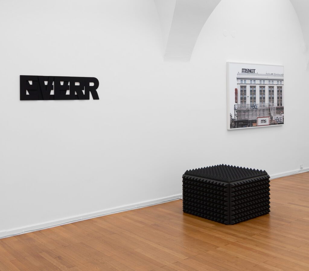Gruebl-Ausstellungsansicht-Foto-Rudolf-Strobl-10-1