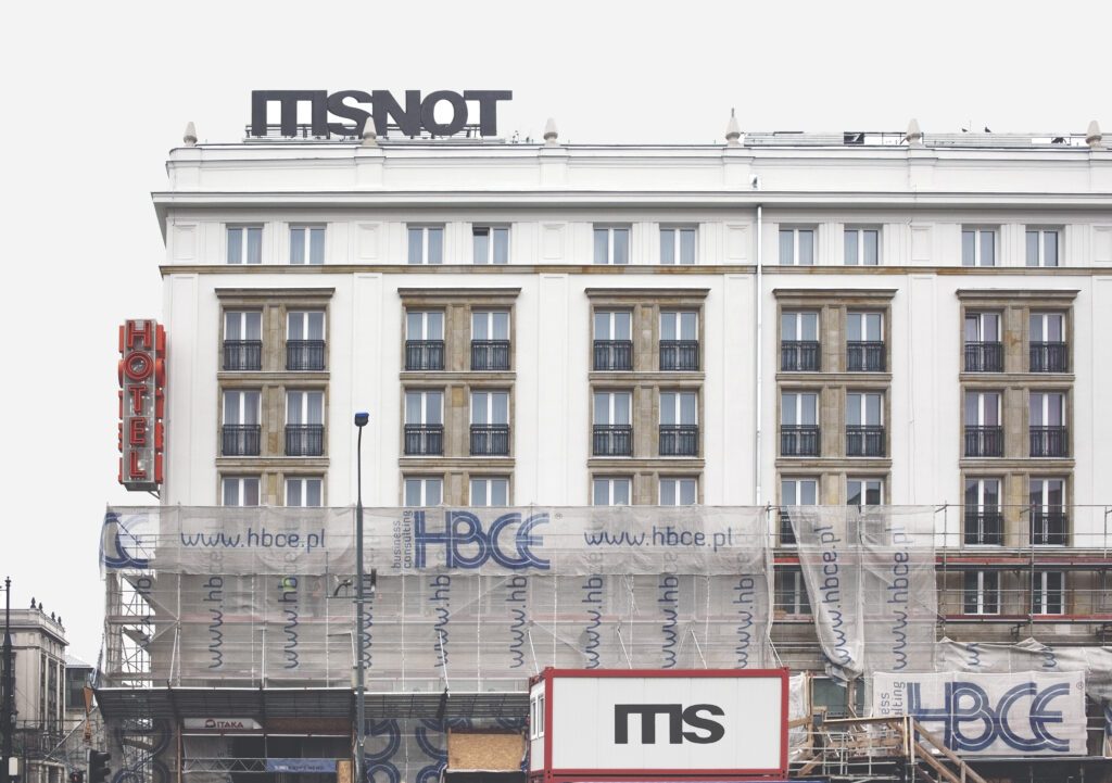 Gruebl-Elisabeth-IT-IS_IT-IS-NOT-2018-Fotografie-85-x-120-cm-Bildrecht-Wien