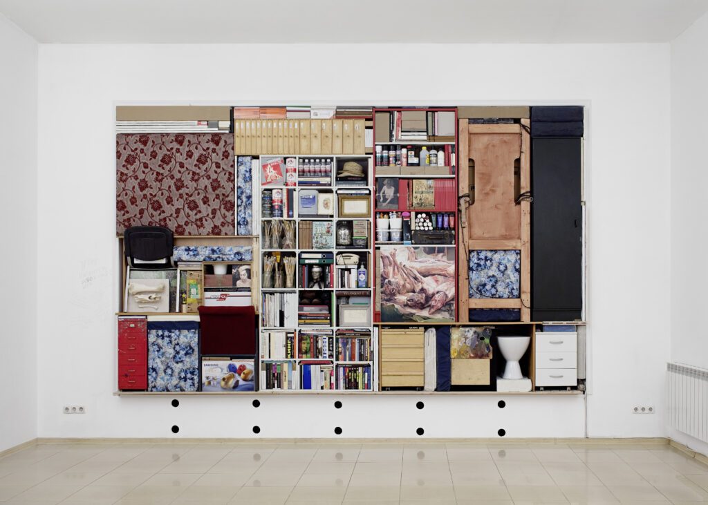 Gruebl-Elisabeth-Studio-No-22-Sergey-Kalinin-Moskau-2019-Fotografie-121-x-170-cm-Bildrecht-Wien-1