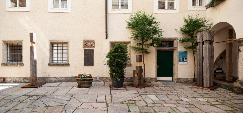 Ausst.-Pinzgau-Traklhaus-Hof-Evi-Fersterer-Foto-Rudolf-Strobl-6-1