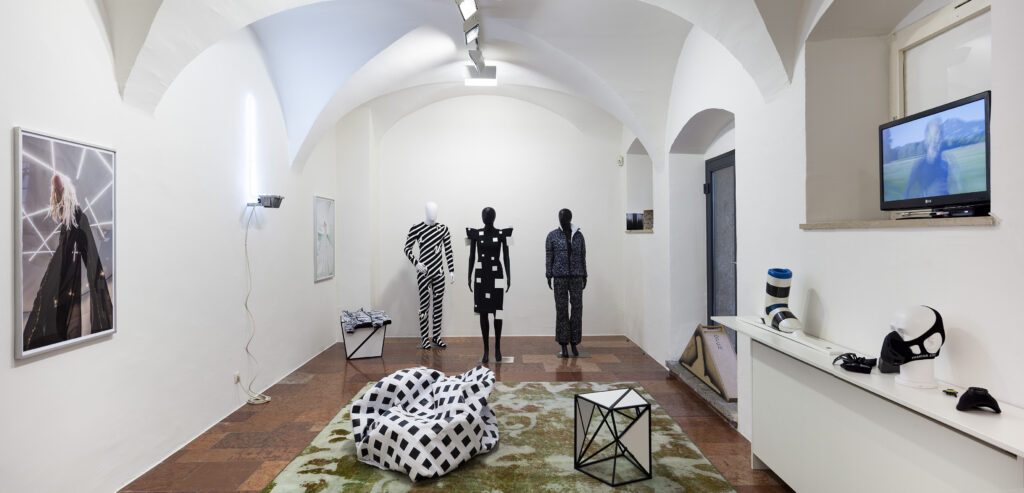 Ausst.-Design-II-A.-Grande-P.-Khodai-M.-Erjautz-E.-Stocker-Design-Storz-zeug-Design-RS-2-1