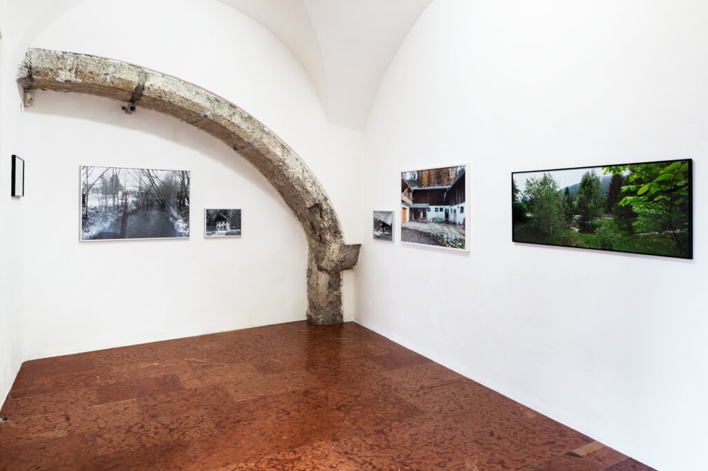 Ausst.-Stand-Ort-Wechsel-Woerndl-Phelps-Strobl-Foto-Rudolf-Strobl-2