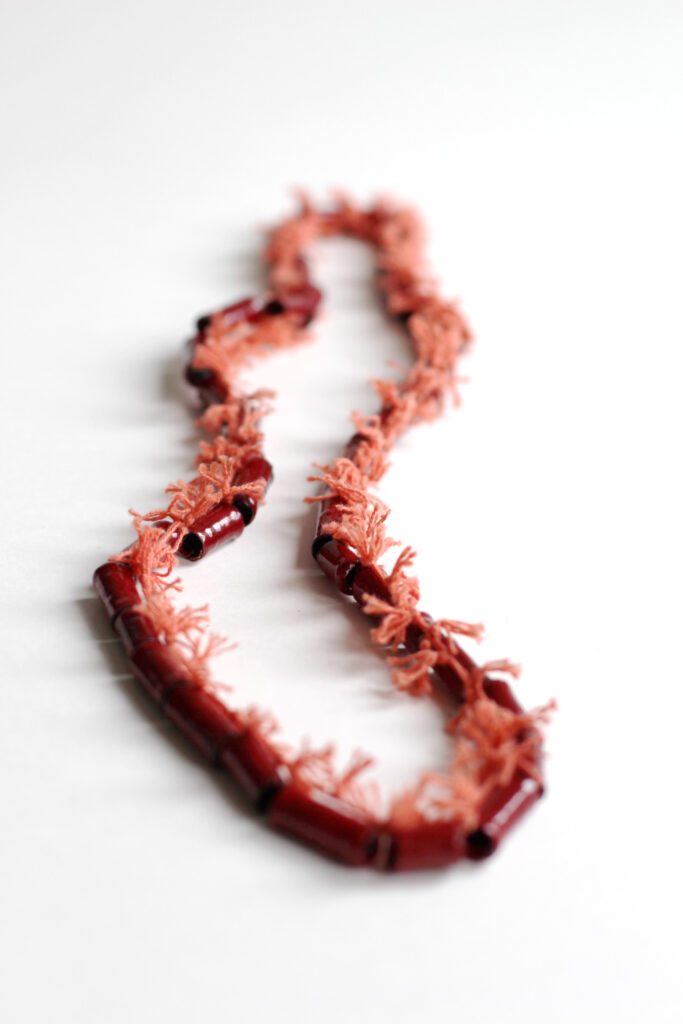 Iby-Paul-ROT-WIE-.XX-2018-Kupfer-emailiert-Zellwolle-verknuepft-44-x-4-x-2-cm-1