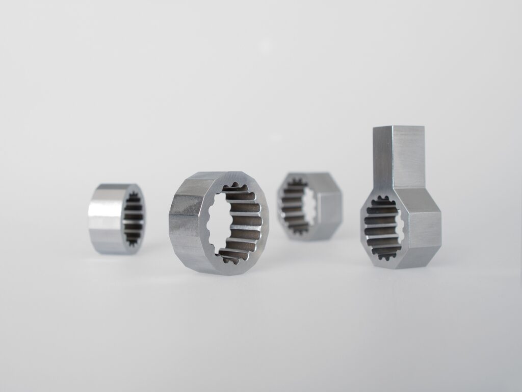 Peter-Skubic-4-Ringe-2018-Edelstahl-Foto-Petra-Zimmermann-1