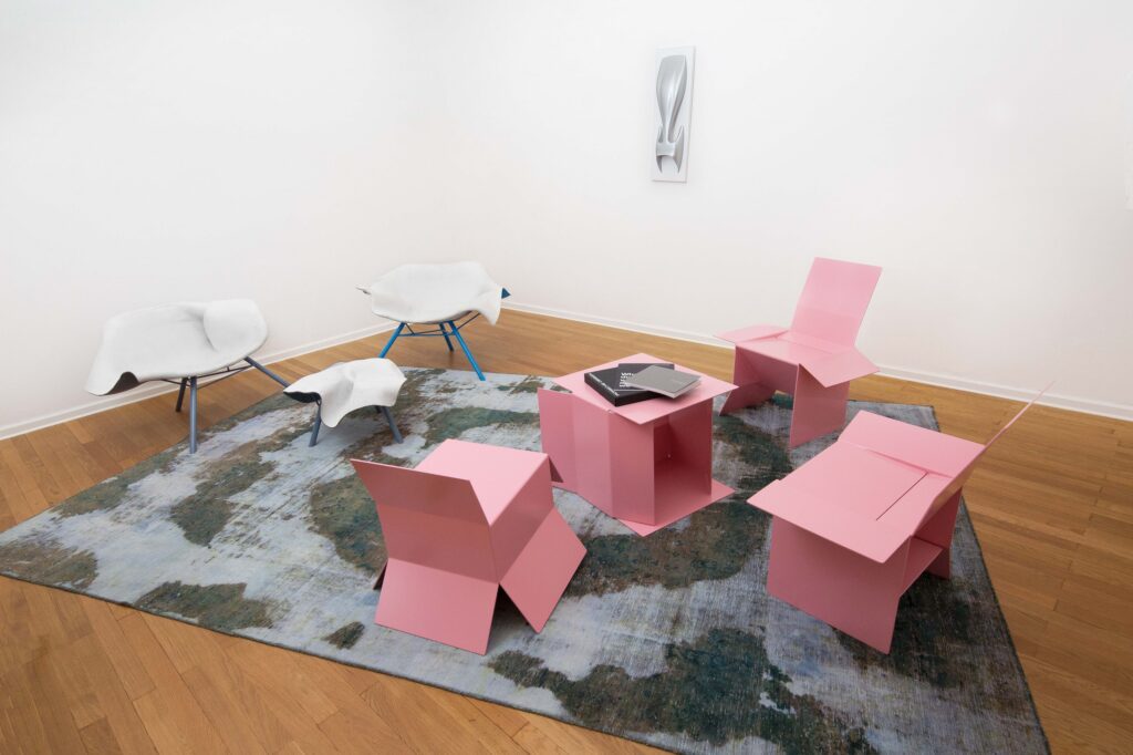 Ausst.-Design-Khodai-Graulicht-Storz-Design-Sebastien-de-Ganay-1