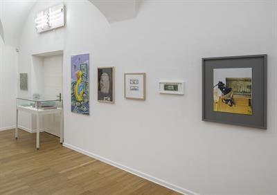 Ausstellungsansicht-Ulrichs-Mercier-Weissenbacher-Meese-Fahlstroehm-Cagol-Herrmann-AP