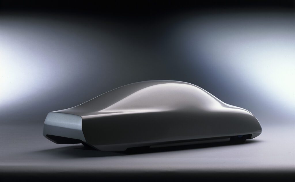 Design-Storz-CAR-Sculpture-1982-Fiberglas-silber-lackiert-1