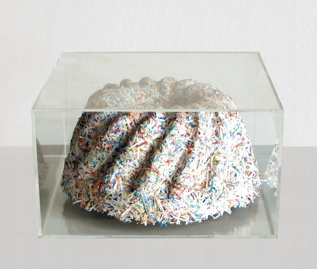 Ingrid-Pitzer-Geldkuchen-2001-Original-Banknoten-geschreddert-gepresst-Plexiglas-9-x-O-20-cm-1