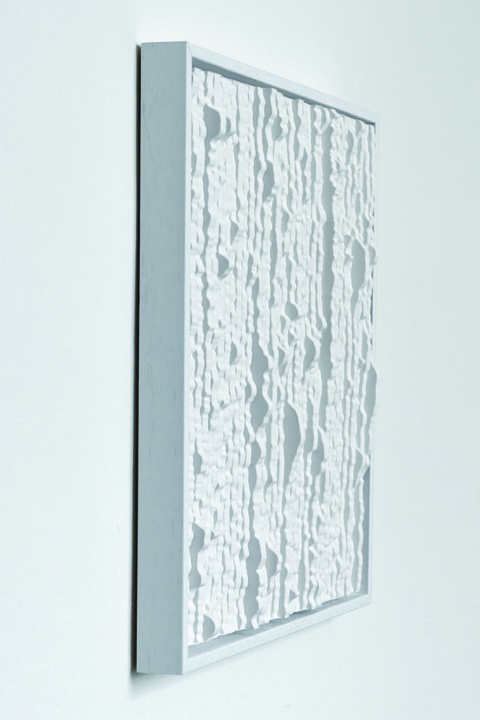 Reinhard-Gupfinger-SoundShifting_Linz-2017-Giessmasse-mit-Keramikpulver-40-x-40-x-2-cm-1