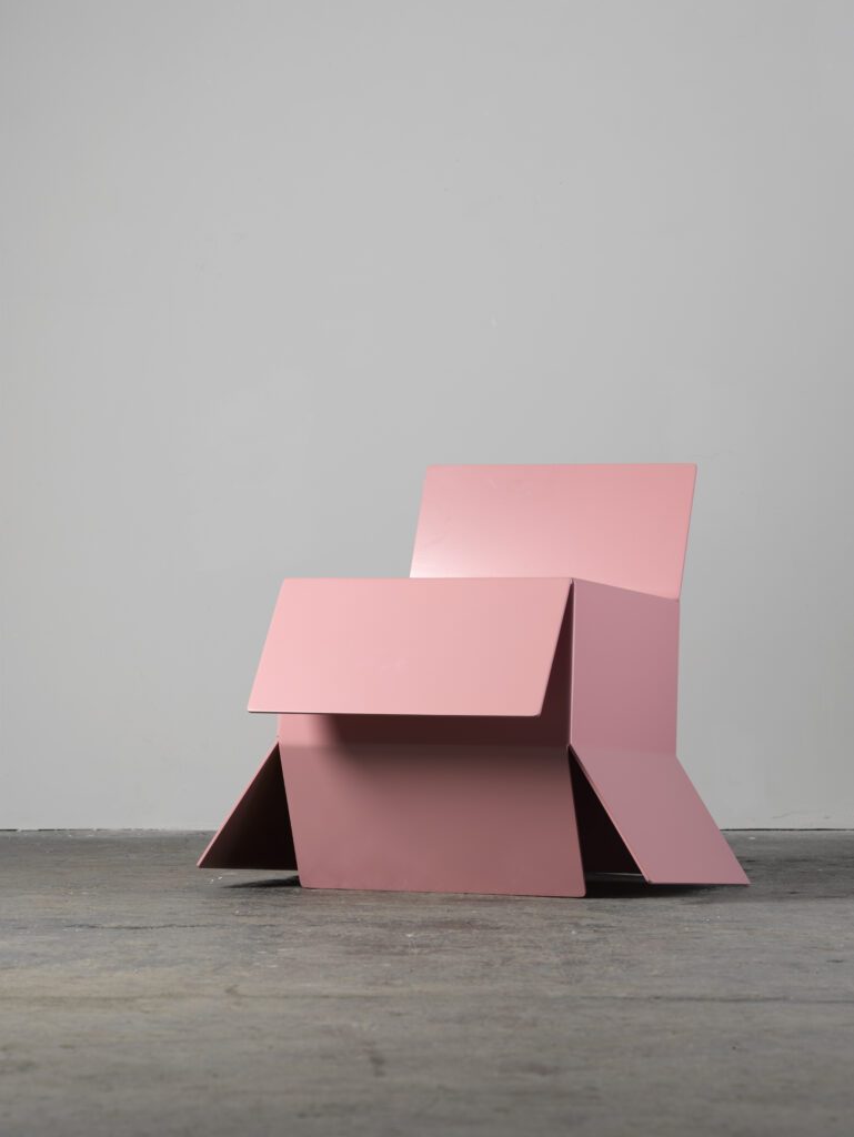 Sebastien-de-Ganay-Carton-Chair-No-1-2013-Aluminium-pulverbeschichtet-Courtesy-Galerie-Ruzicska